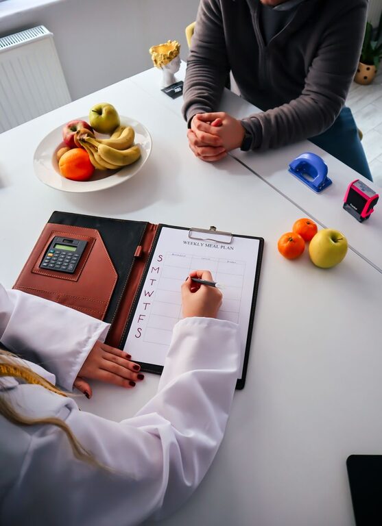 How to Create a Simple Weekly Meal Plan for Stress-Free Cooking