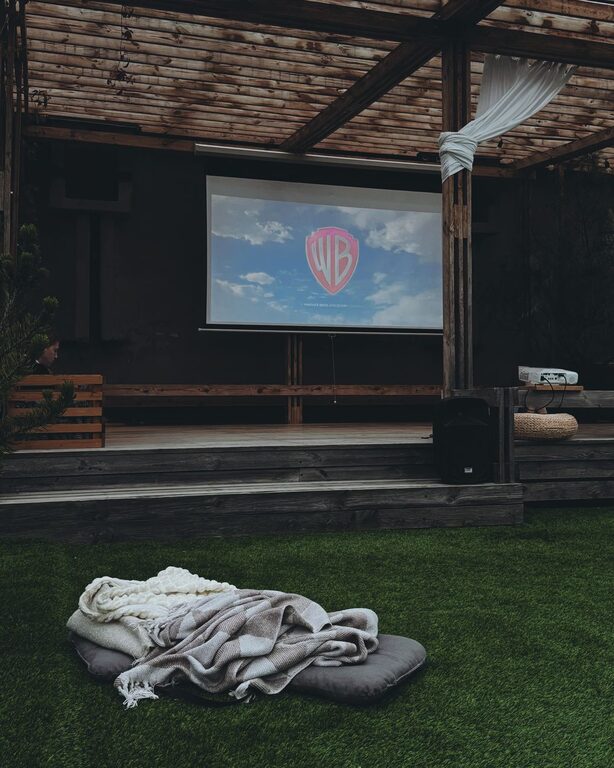 Tips for Hosting a Cozy Movie Night at Home
